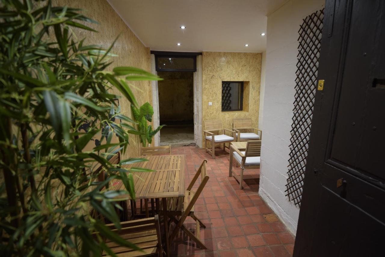 Cosy Appartement Hyper Centre Ville Avec Cour + Patio Auxerre Exterior foto